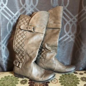 🔥Adorable Distressed Boots 🌺